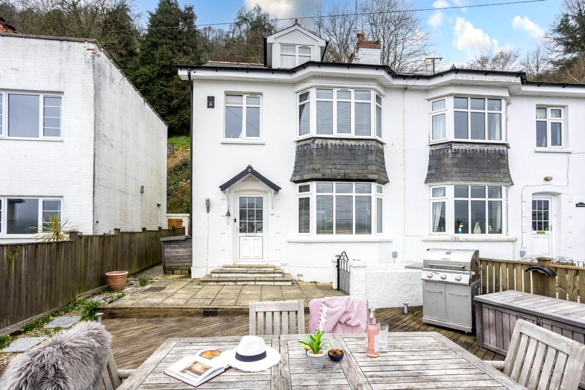 Uphigh - Elevated Family Home With Stunning River Views Dartmouth Exterior foto